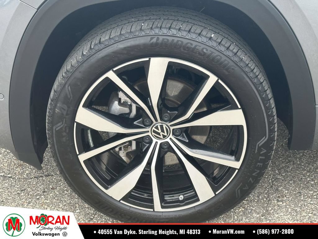 Certified 2024 Volkswagen Atlas Cross Sport SEL Premium R-Line AWD/4WD image 9