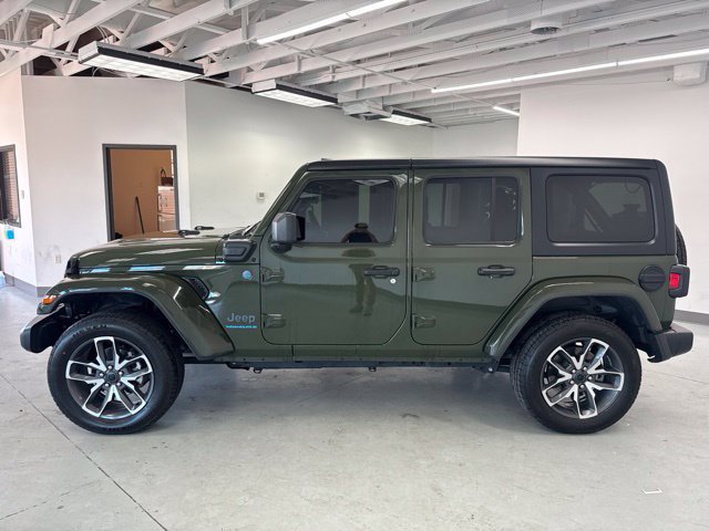 Used 2024 Jeep Wrangler Unlimited w/ Convenience Group AWD/4WD image 6