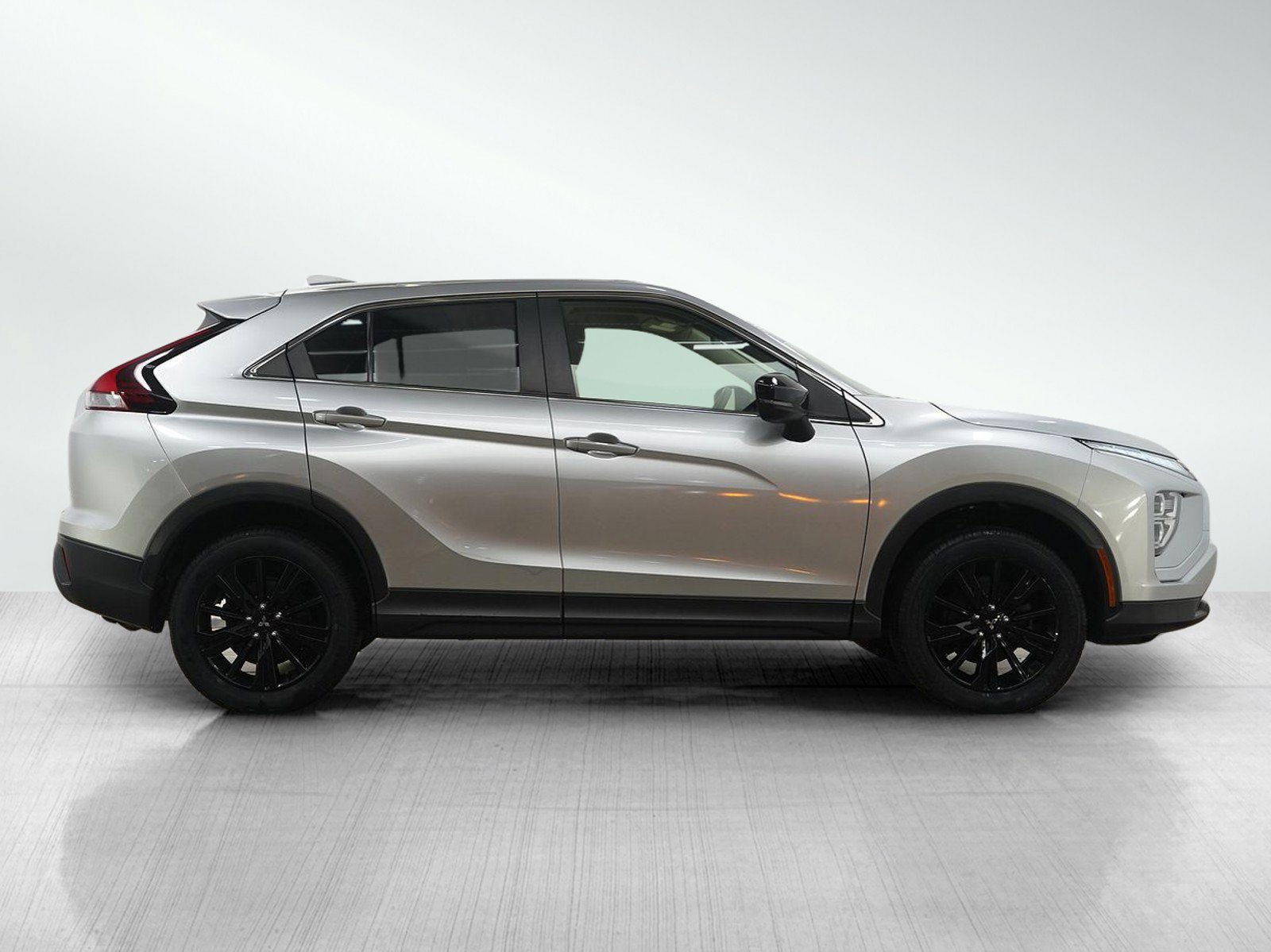 Used 2023 Mitsubishi Eclipse Cross LE AWD/4WD image 6