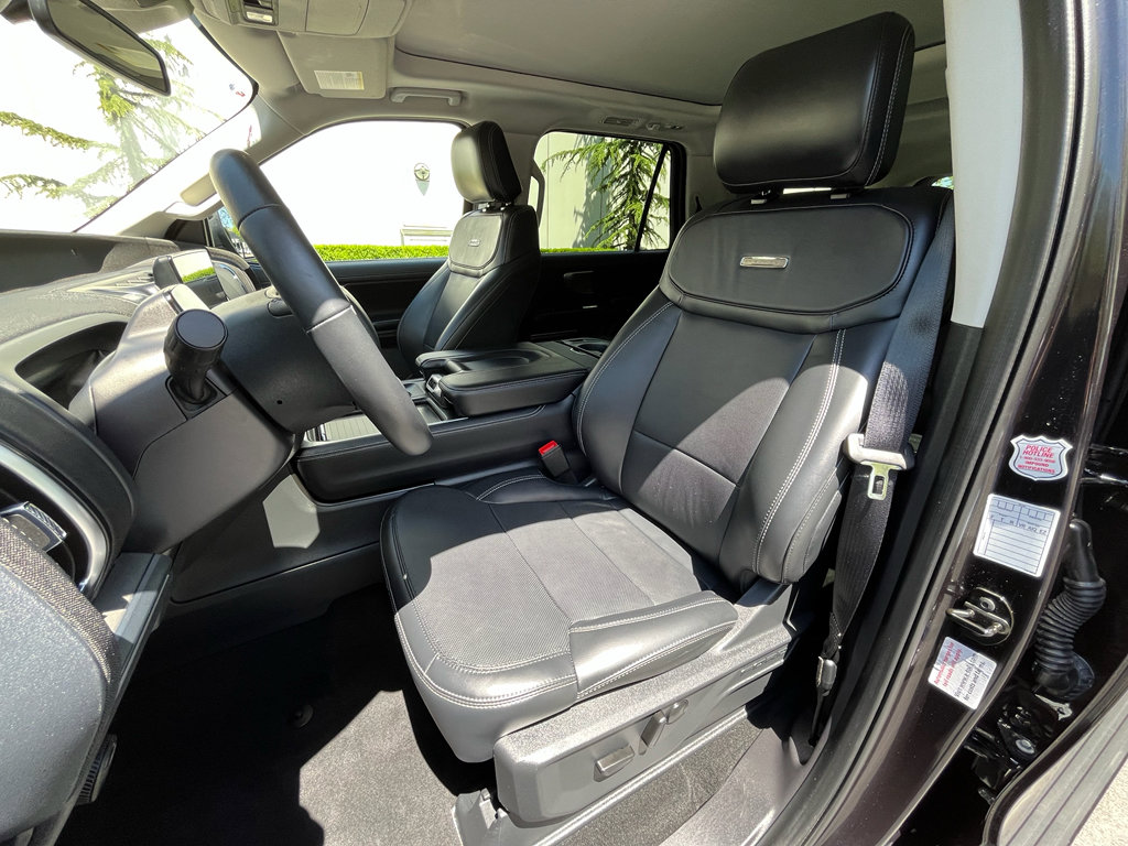 Used 2025 Ford Expedition Max Platinum AWD/4WD image 17