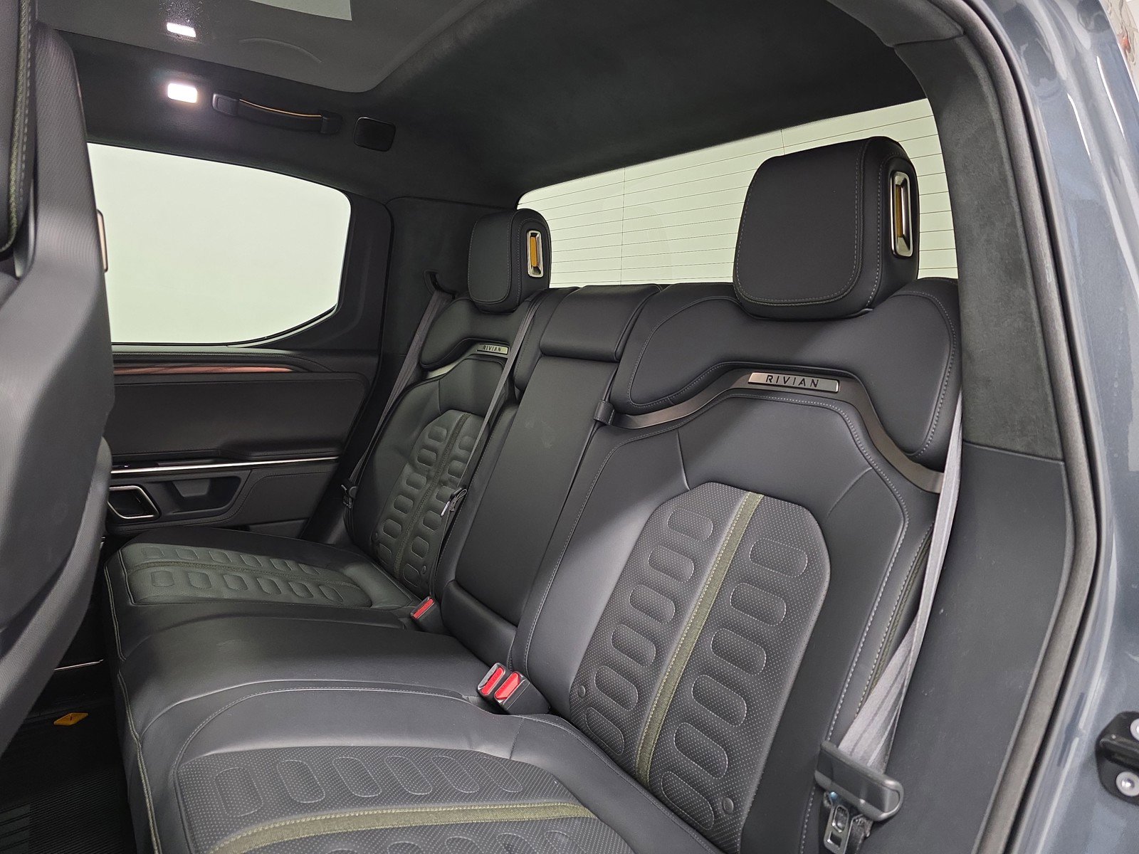 Used 2022 Rivian R1T Adventure image 21