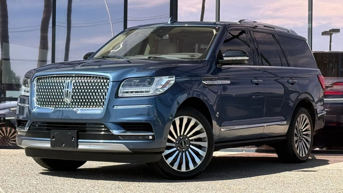 Used 2020 Lincoln Navigator Reserve w/ Luxury Package AWD/4WD image 2