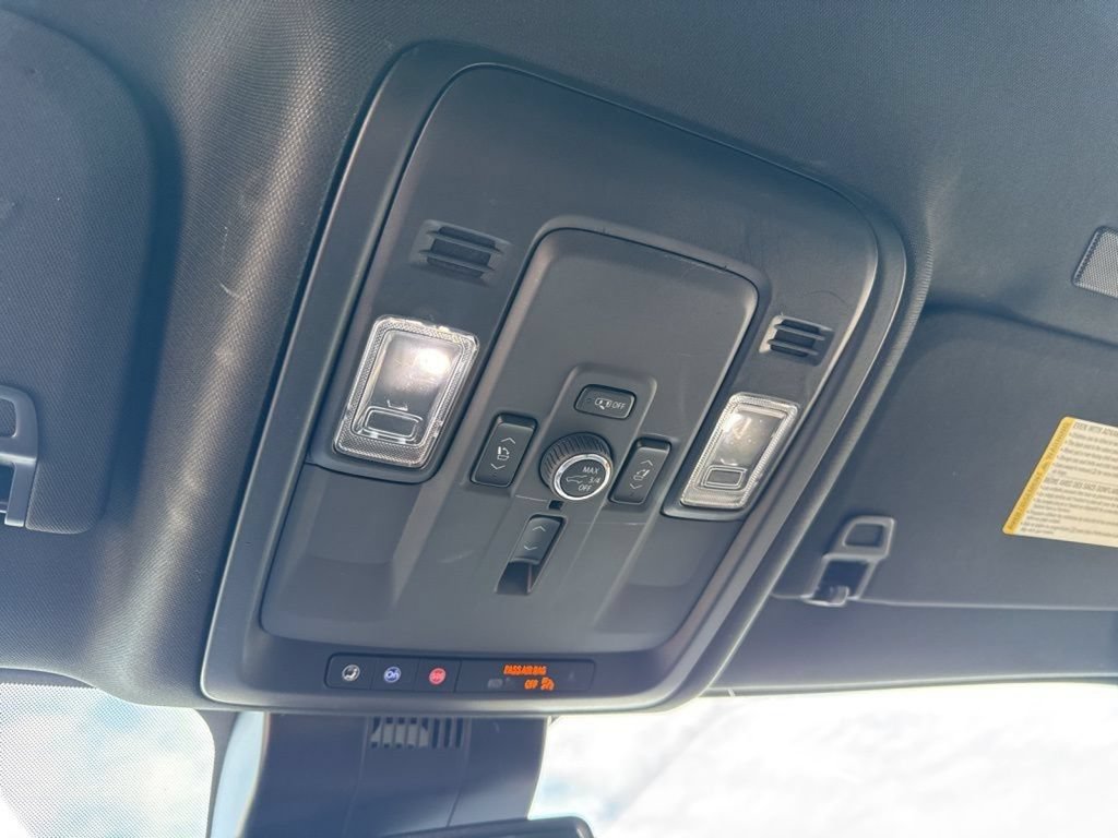 Used 2025 GMC Yukon XL Denali AWD/4WD image 43