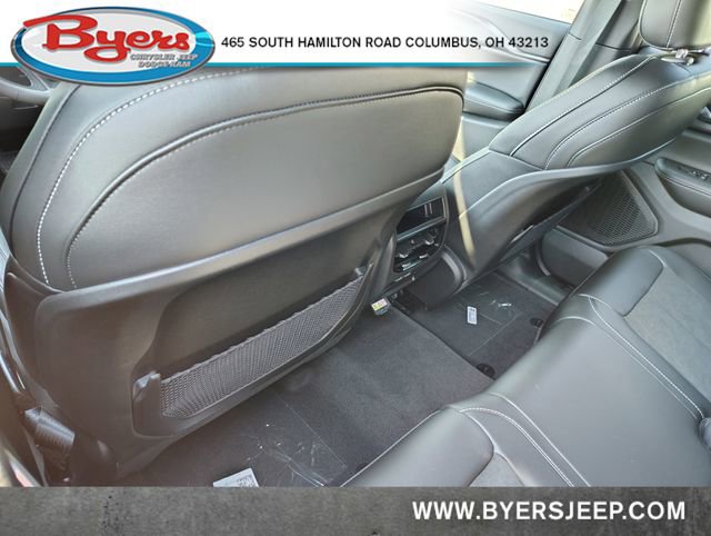 New 2025 Jeep Grand Cherokee Altitude image 30