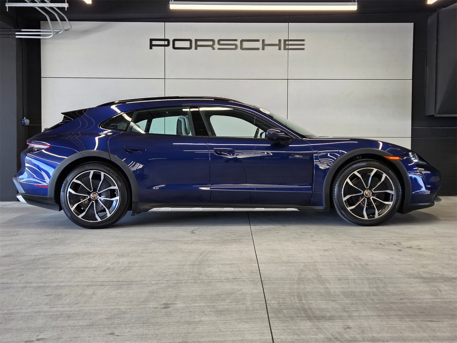 Used 2022 Porsche Taycan 4 Cross Turismo image 29