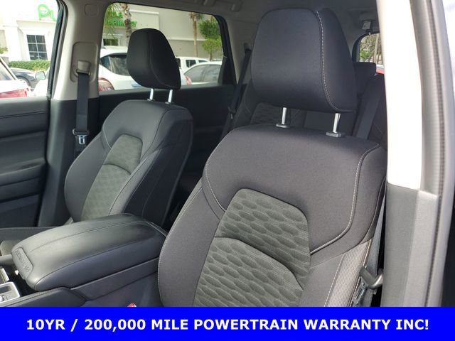 Used 2025 Nissan Pathfinder SV image 11