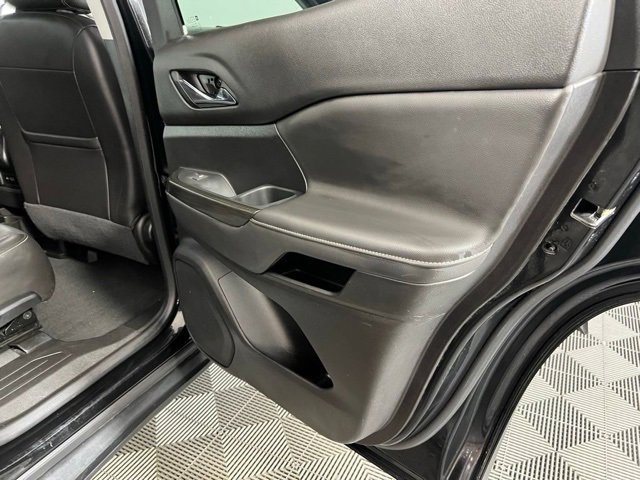 Used 2023 GMC Acadia SLT image 35