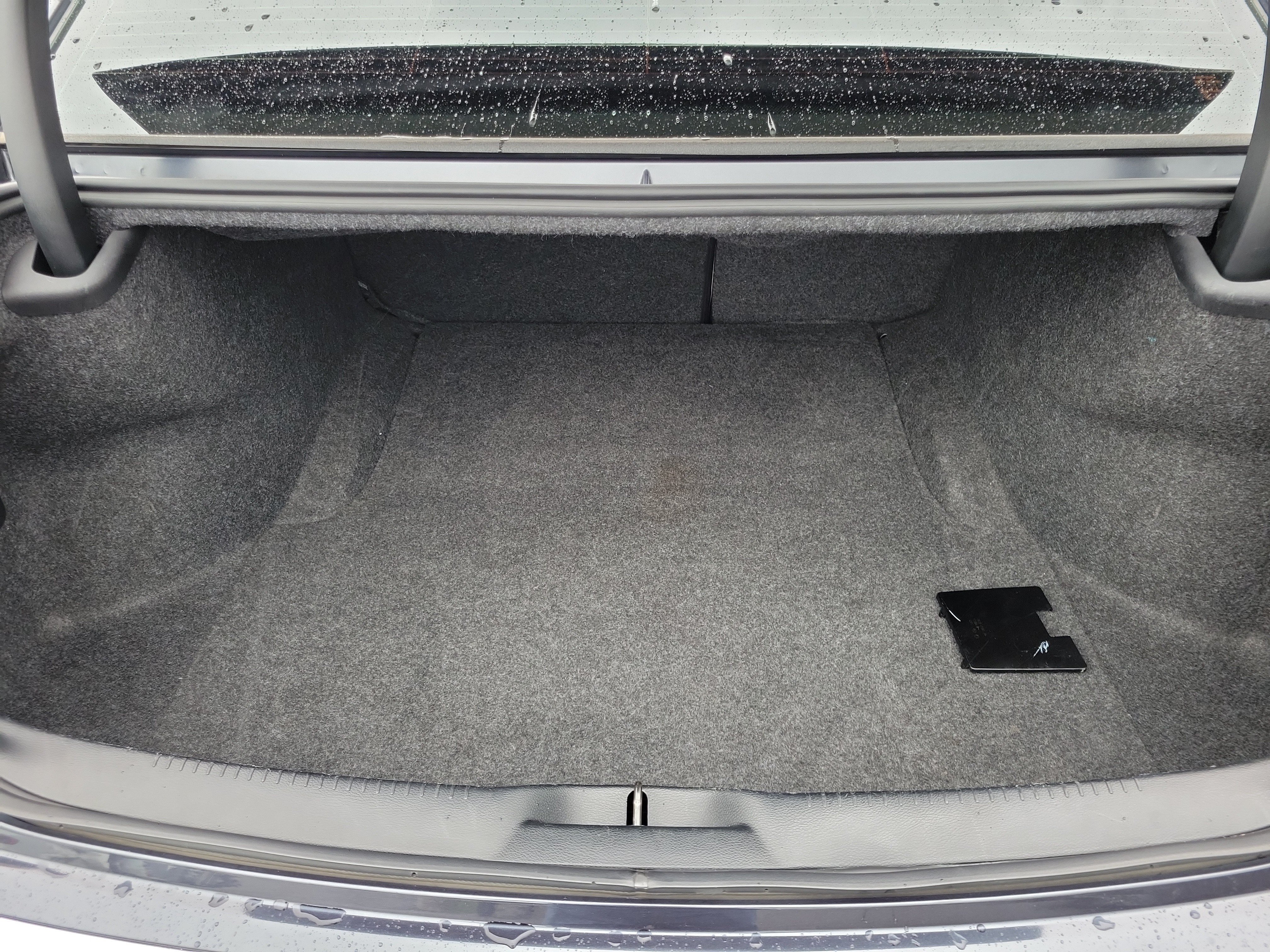 Used 2019 Chrysler 300 Limited RWD image 8