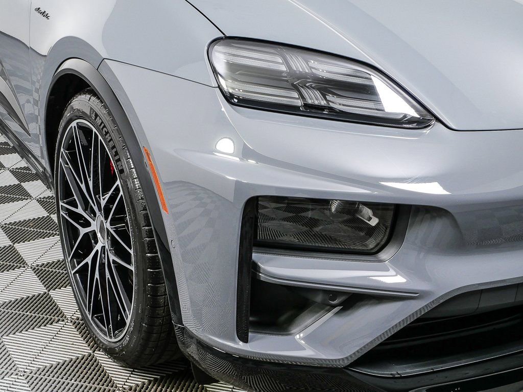 Used 2025 Porsche Macan Turbo Electric image 39