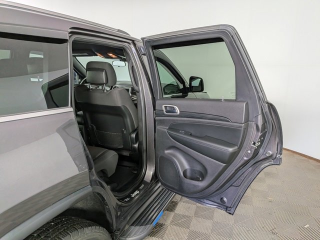 Used 2020 Jeep Grand Cherokee Laredo w/ Security & Convenience Group image 31