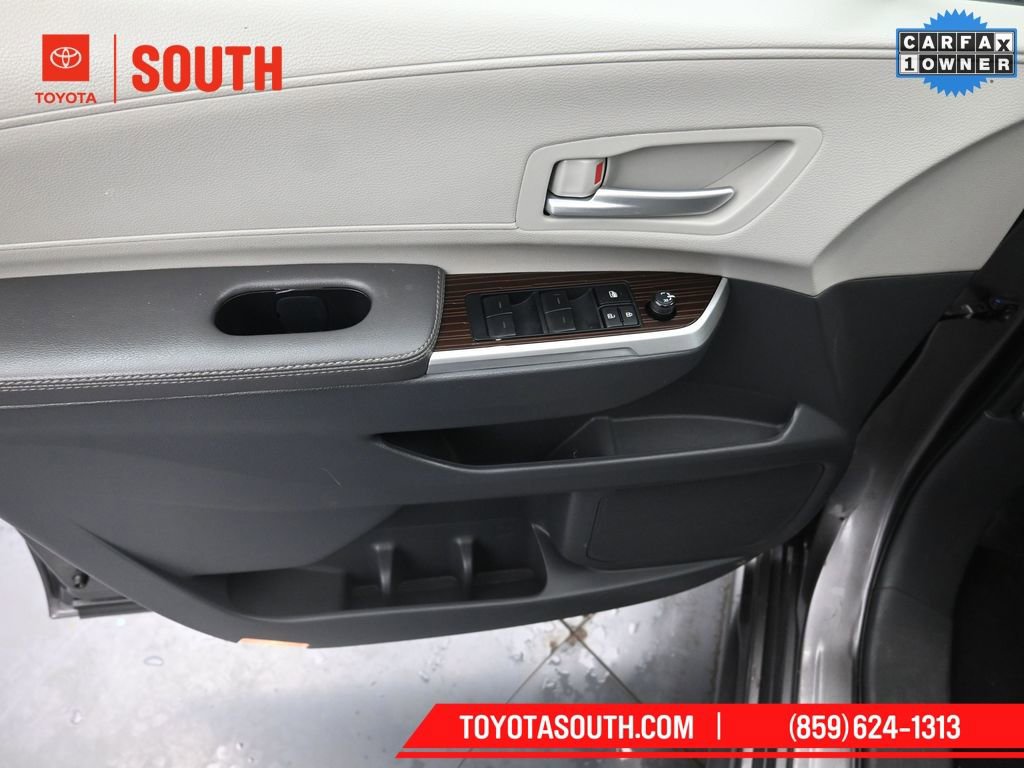 Used 2023 Toyota Sienna XLE image 27