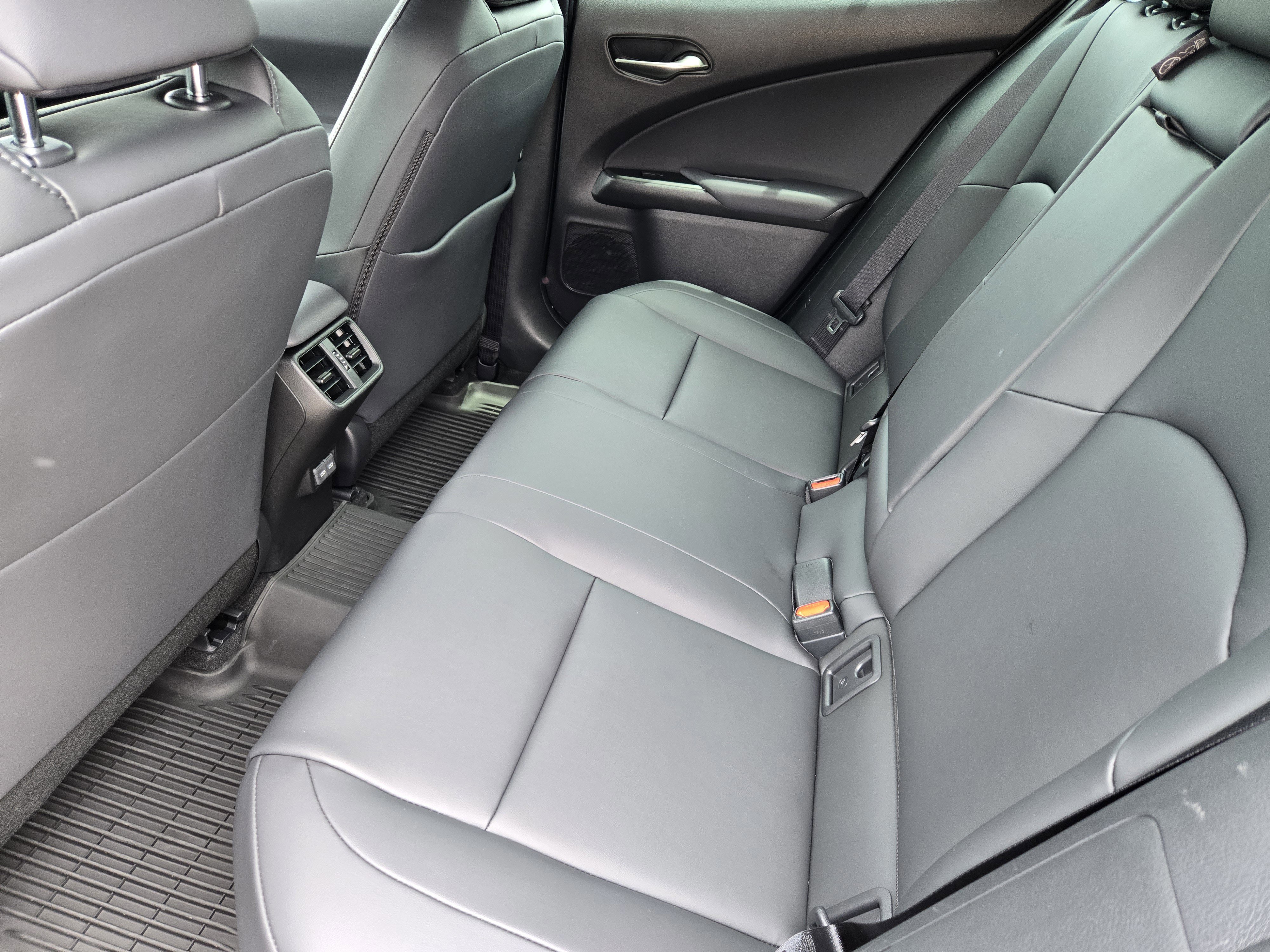Used 2025 Lexus UX 300h FWD w/ Accessory Package (Z1) image 31