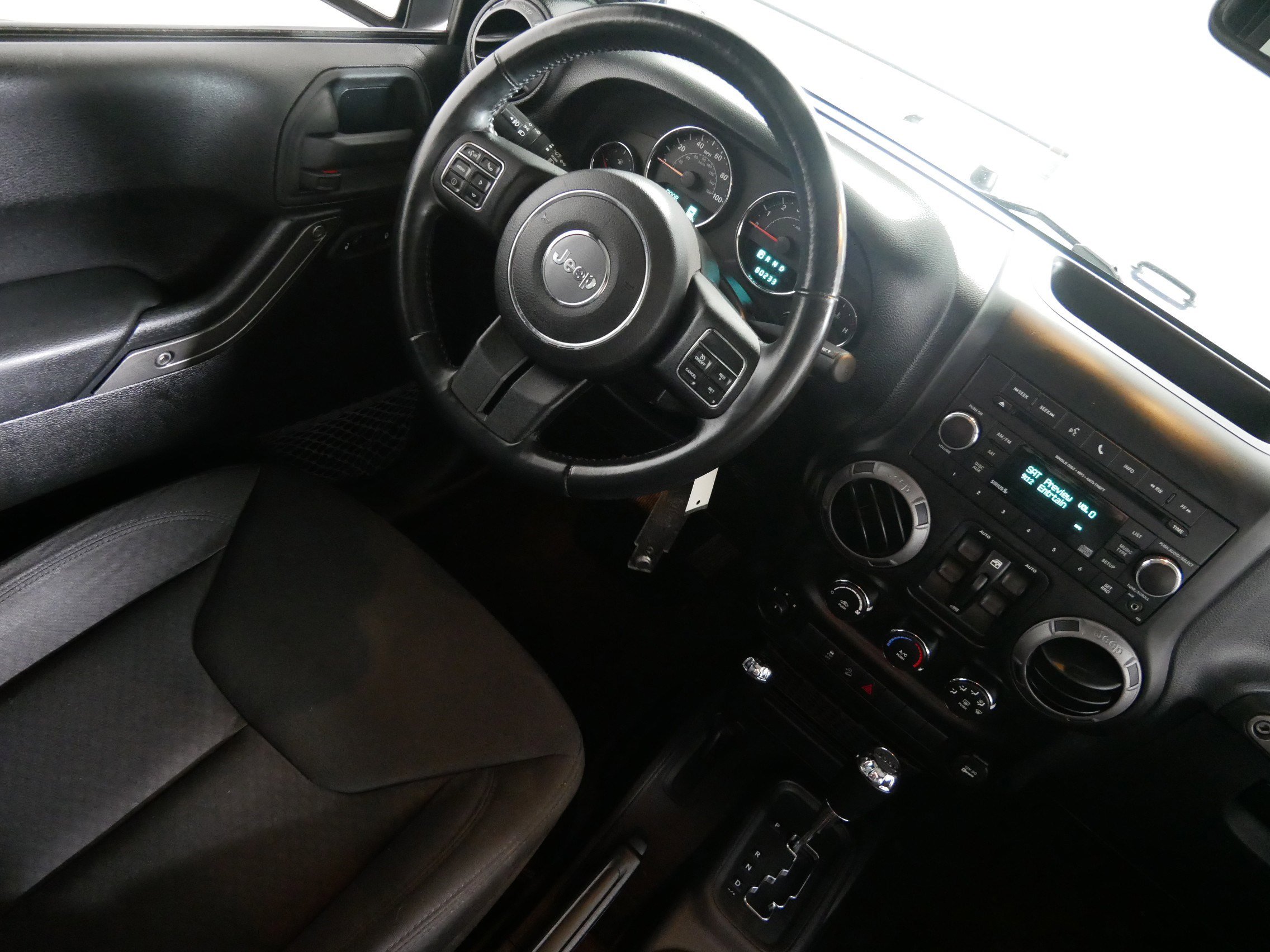 Used 2013 Jeep Wrangler Unlimited Sport image 9