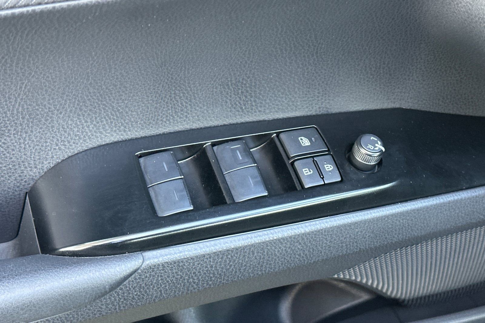 Used 2026 Toyota Camry SE image 14