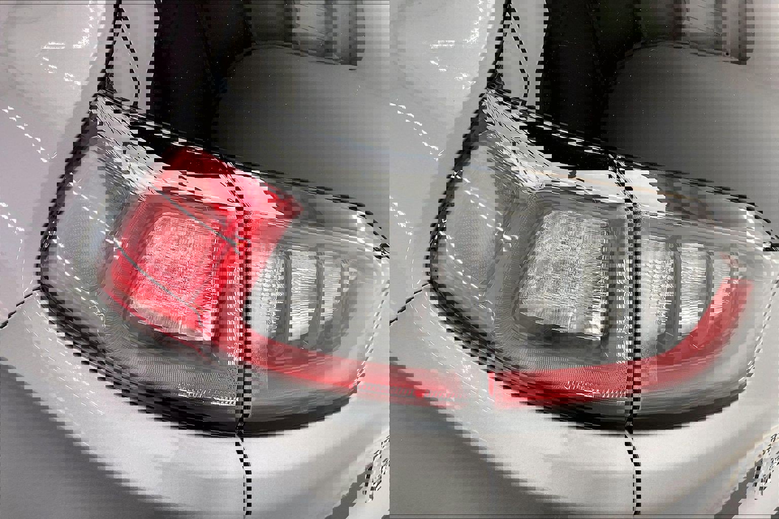 Used 2019 Jeep Cherokee Latitude w/ Popular Appearance Group image 29