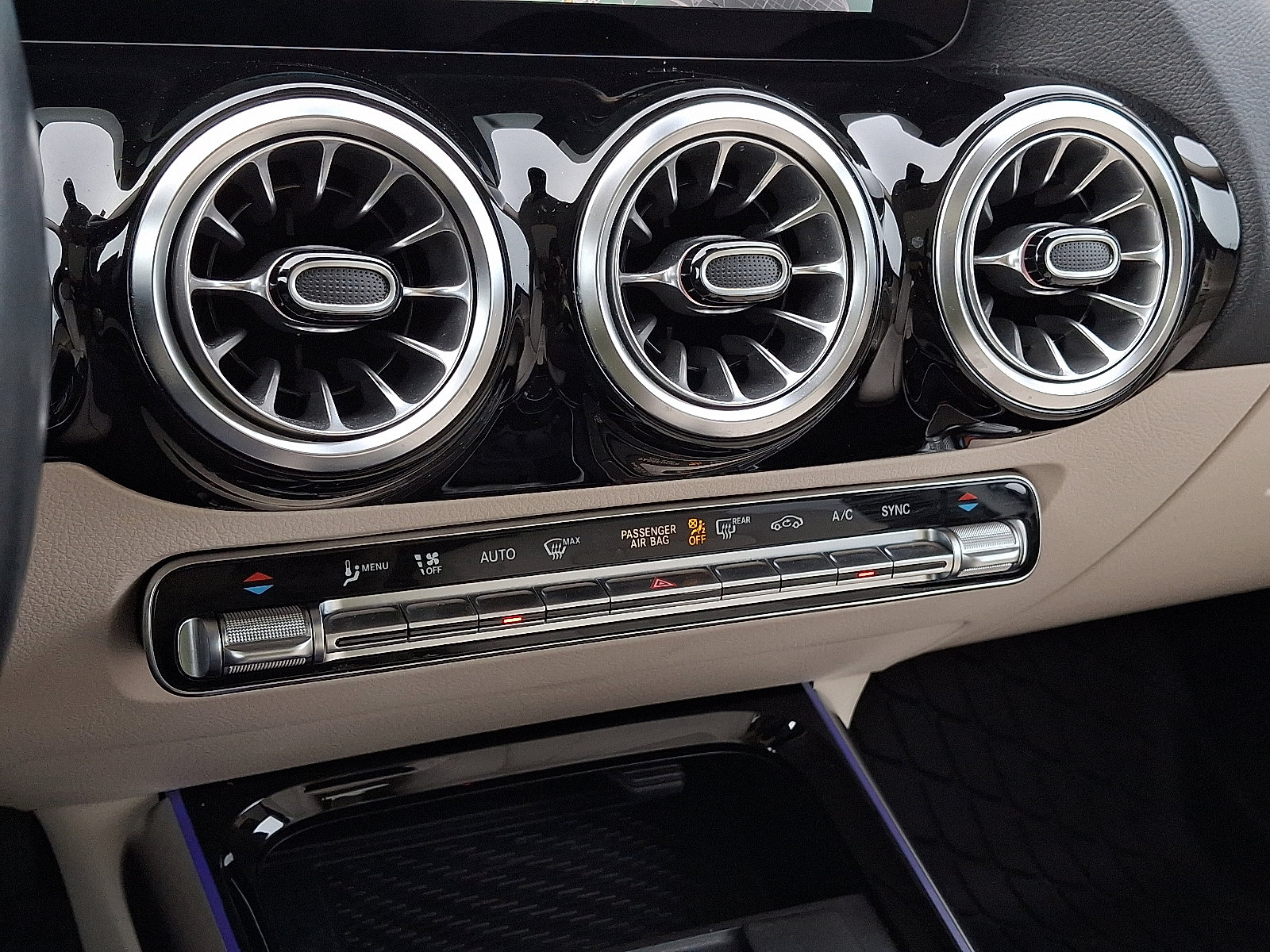 Used 2022 Mercedes-Benz GLA 250 4MATIC image 16