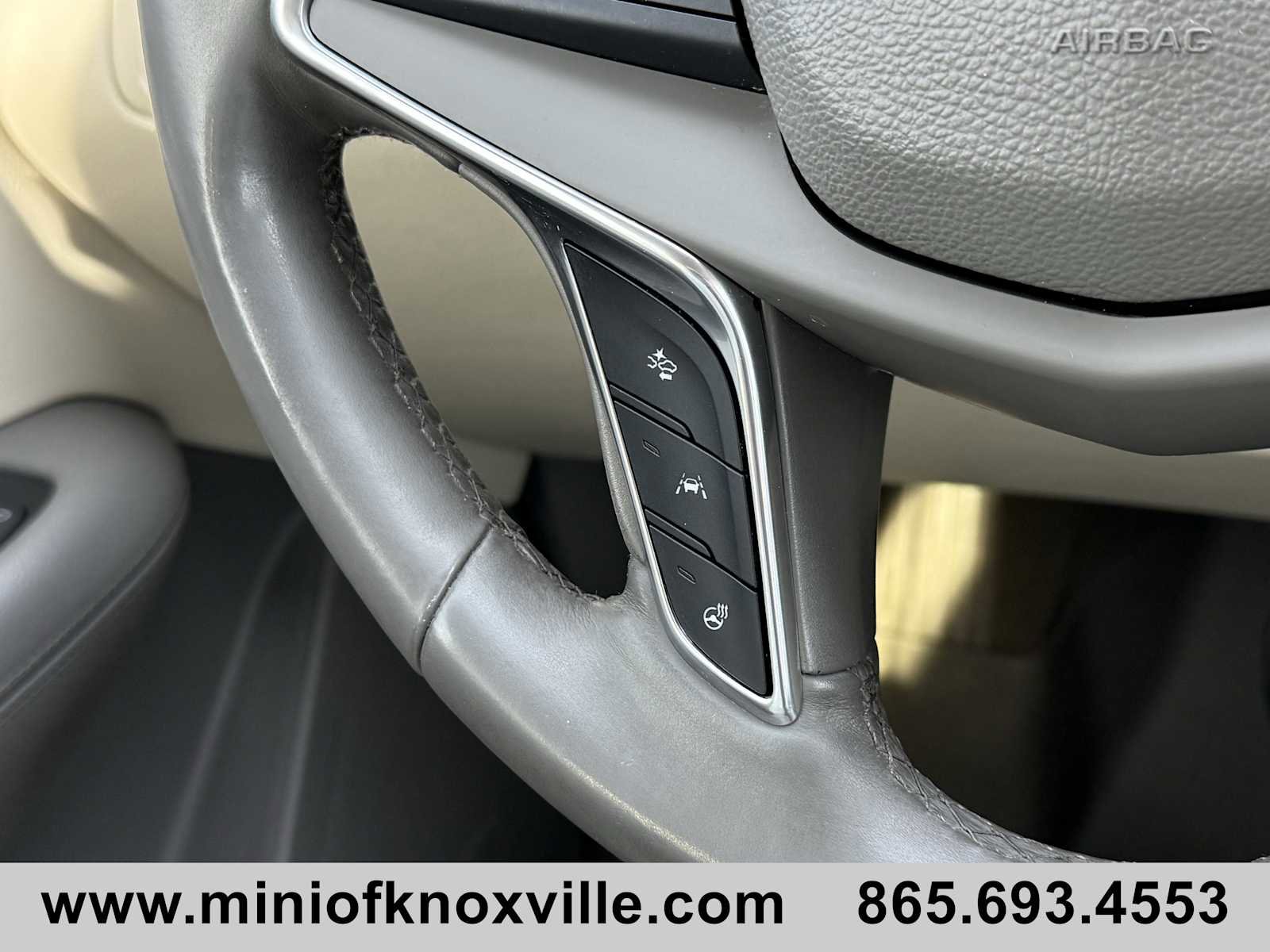 Used 2017 Cadillac XT5 Luxury w/ Driver Awareness Package image 19