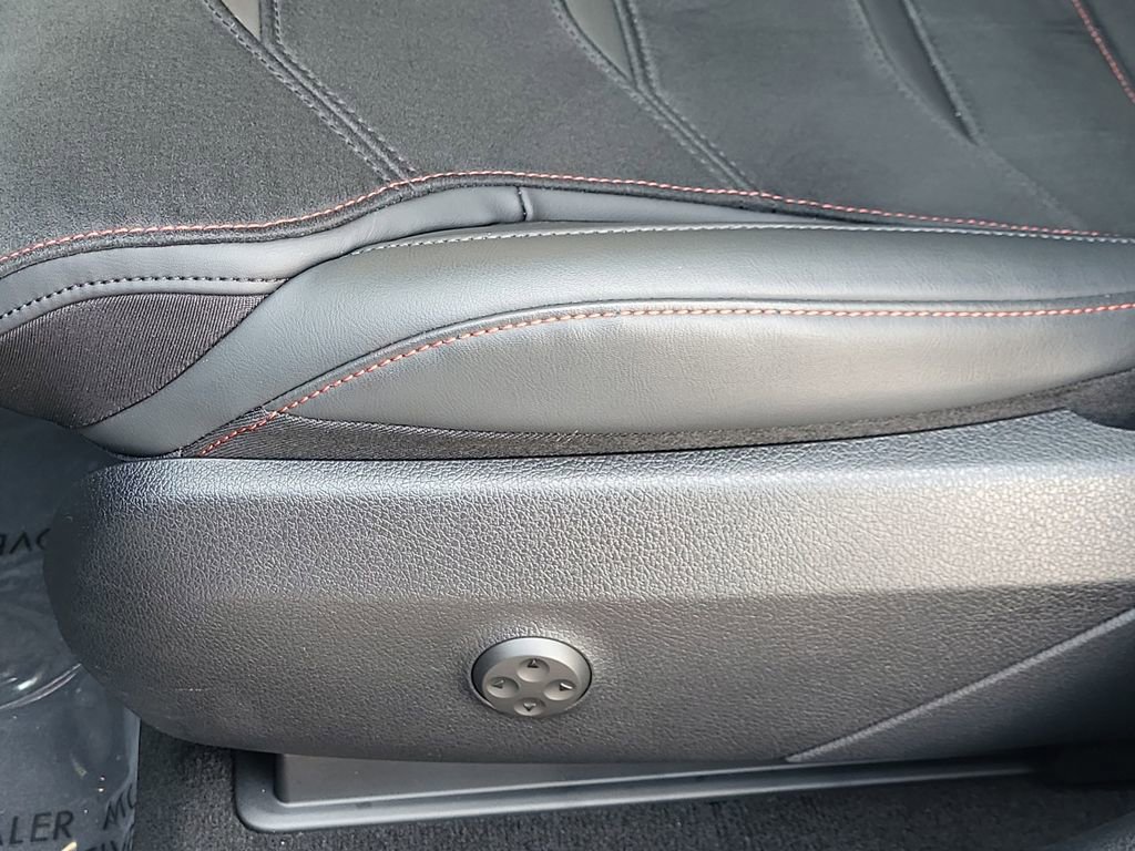 Certified 2025 Mercedes-Benz GLC 43 AMG 4MATIC image 24