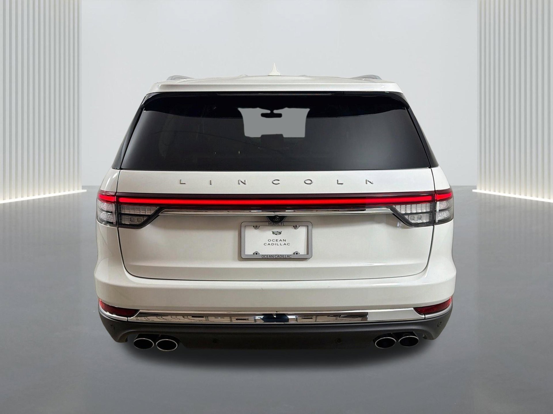 Used 2023 Lincoln Aviator 2WD w/ Premium Package image 4