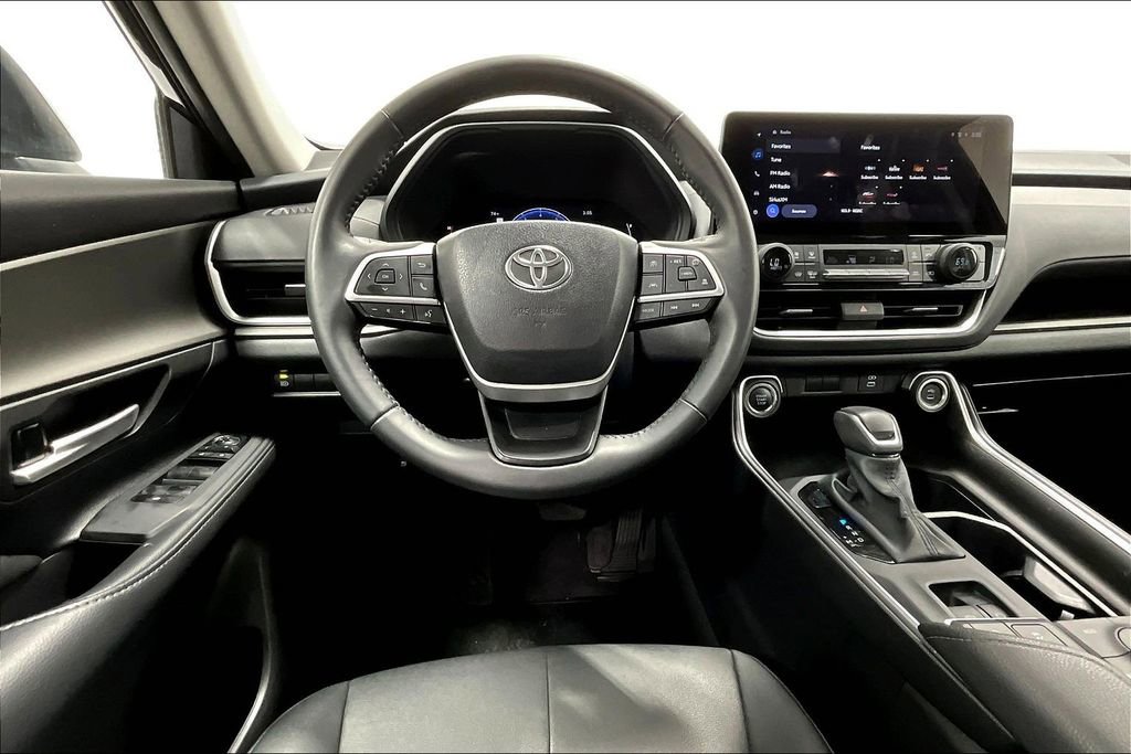 Used 2025 Toyota Grand Highlander AWD image 7