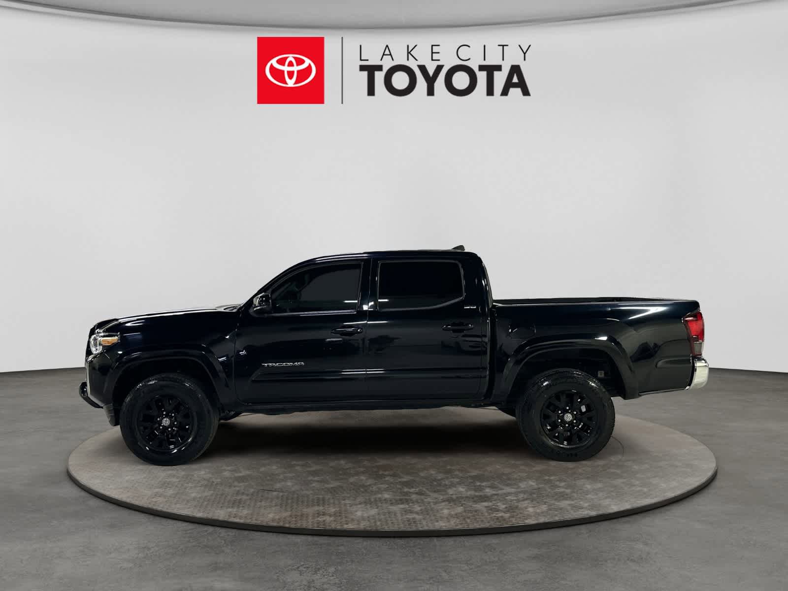 Used 2019 Toyota Tacoma SR5 RWD image 3