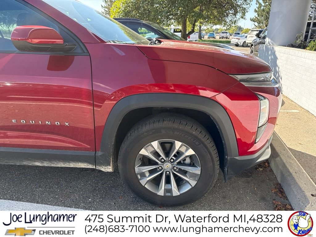 Used 2025 Chevrolet Equinox LT AWD/4WD image 2