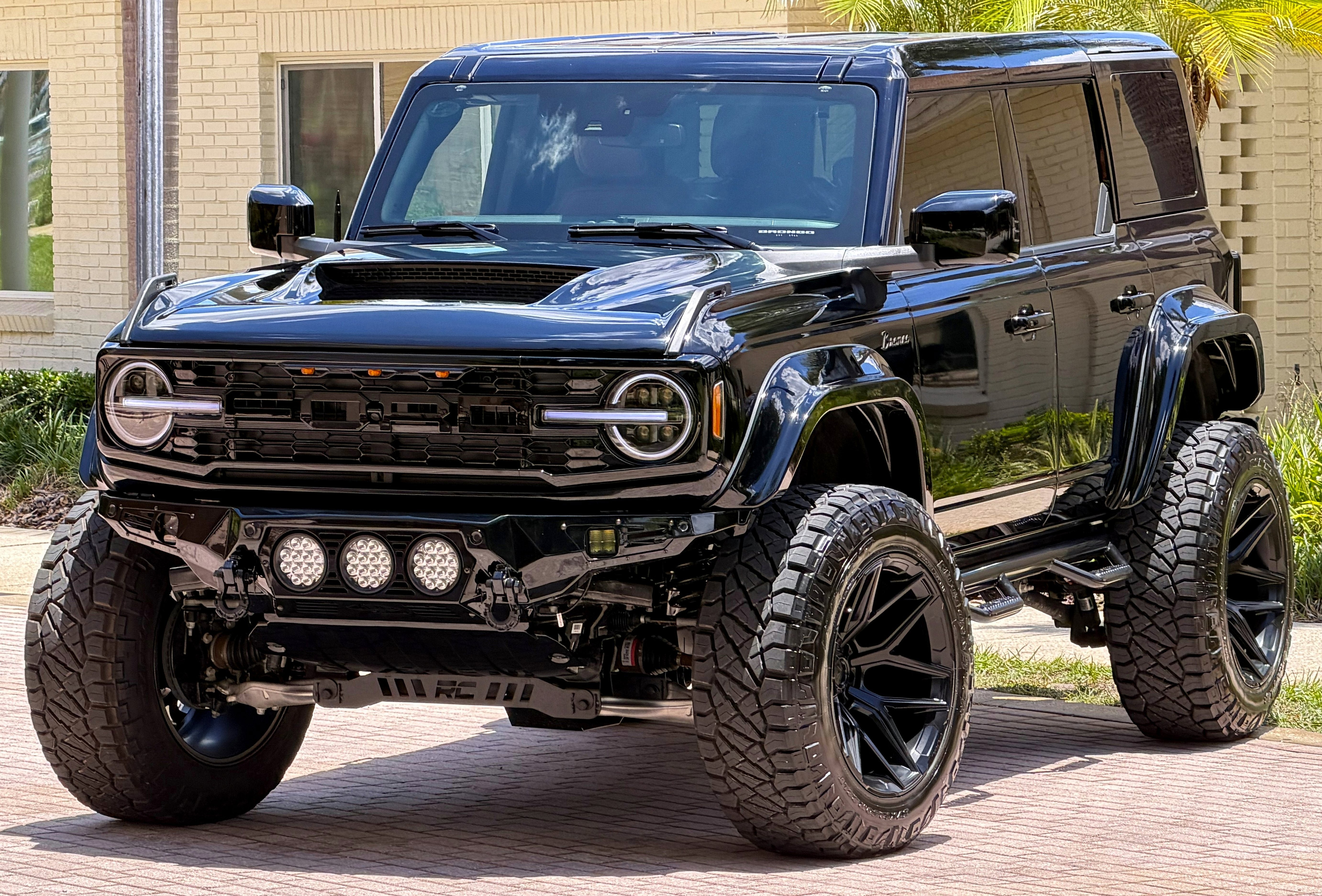 Used 2026 Ford Bronco Outer Banks AWD/4WD image 1