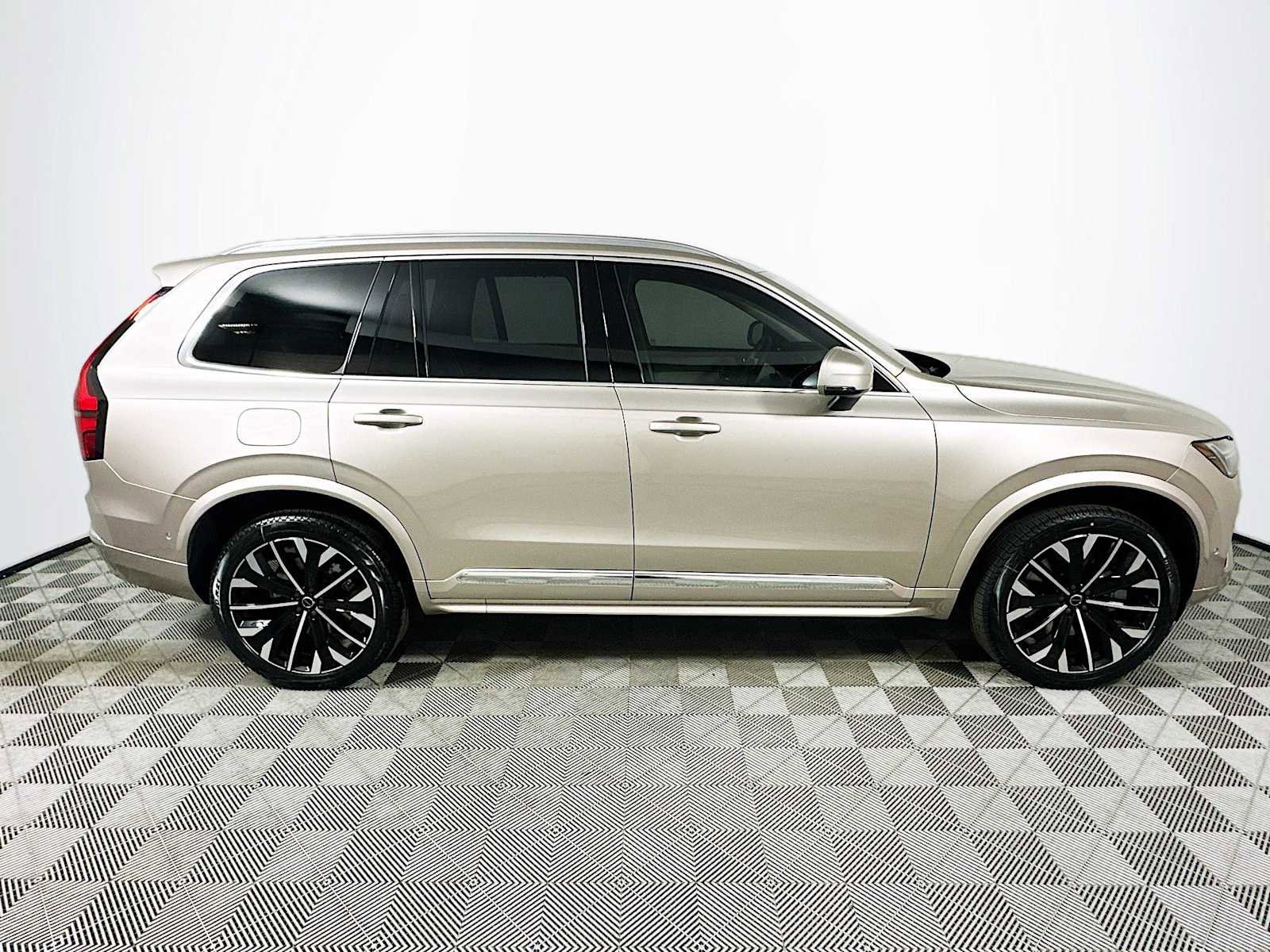 New 2026 Volvo XC90 T8 Ultra w/ Lounge Package image 8