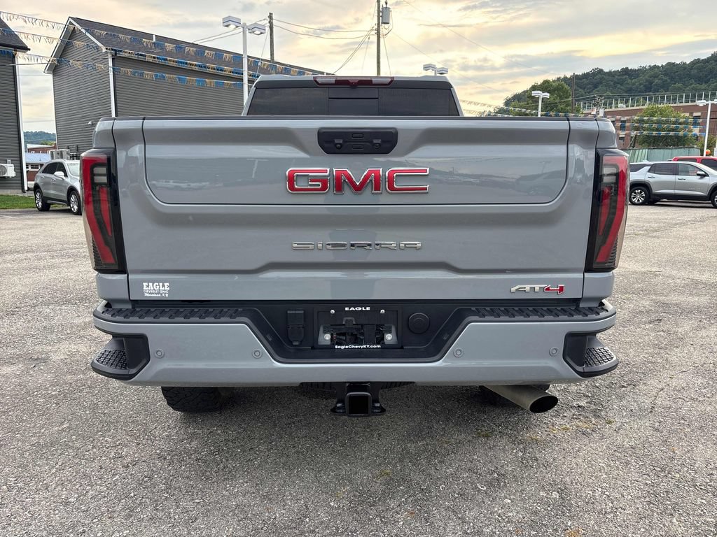 Used 2025 GMC Sierra 2500 AT4 AWD/4WD image 3