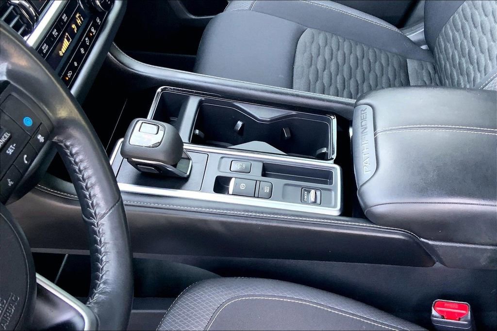 Used 2022 Nissan Pathfinder SV image 13