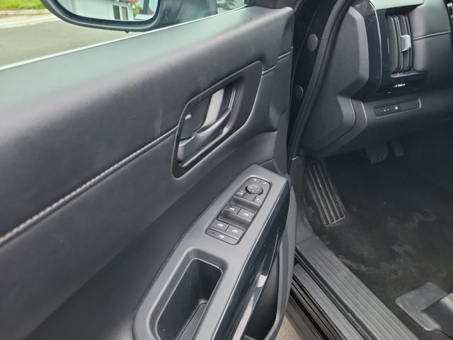Used 2024 Nissan Pathfinder SV FWD image 12