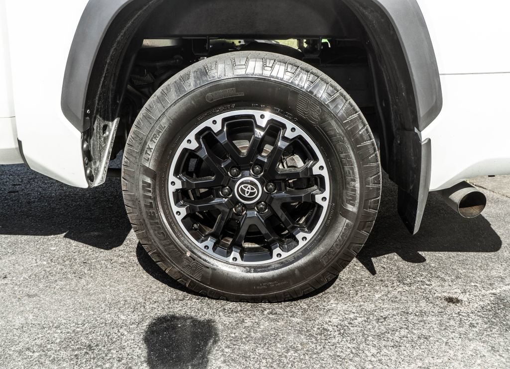 Used 2022 Toyota Tundra Limited AWD/4WD image 33
