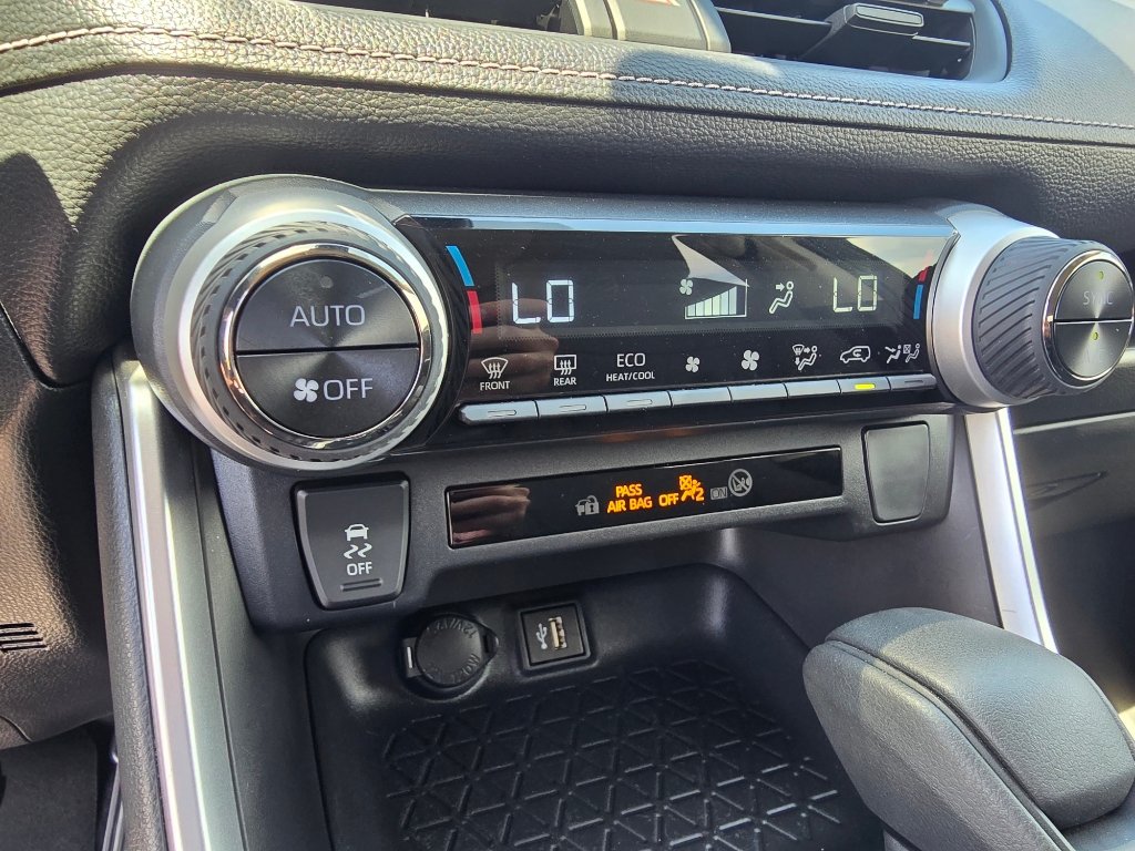 Used 2025 Toyota RAV4 LE AWD/4WD image 19