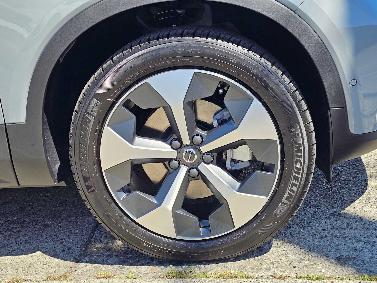 New 2026 Volvo XC40 B5 Plus w/ Protection Package Premier AWD/4WD image 9