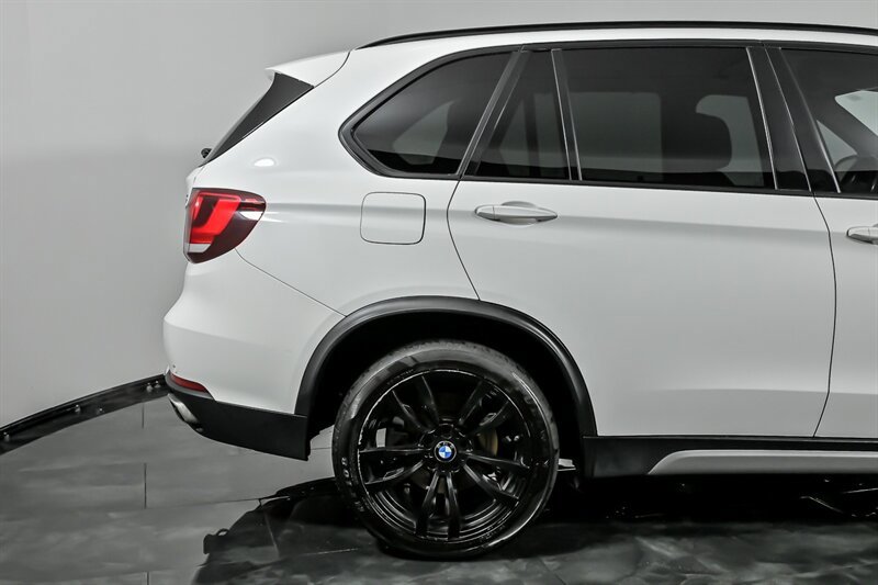 Used 2018 BMW X5 xDrive50i AWD/4WD image 11