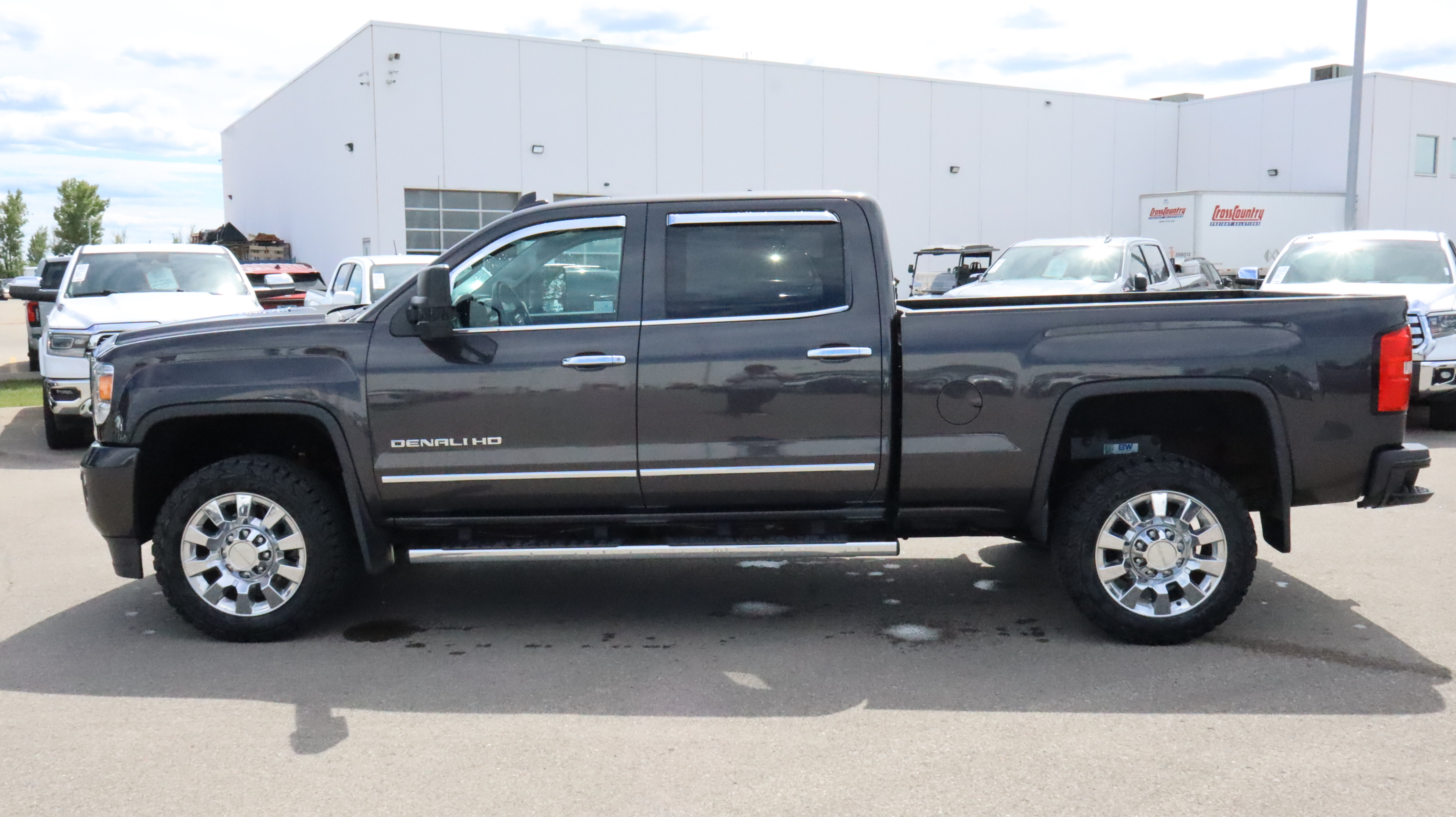 Used 2015 GMC Sierra 2500 Denali w/ Duramax Plus Package AWD/4WD image 4