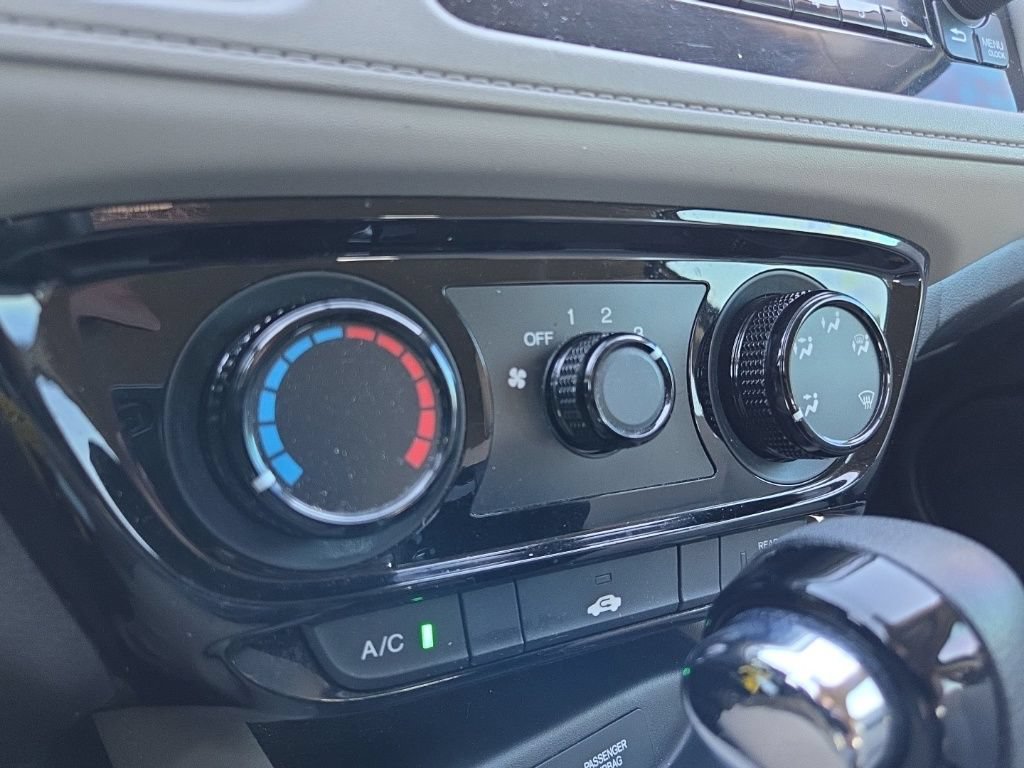 Used 2018 Honda HR-V LX image 38