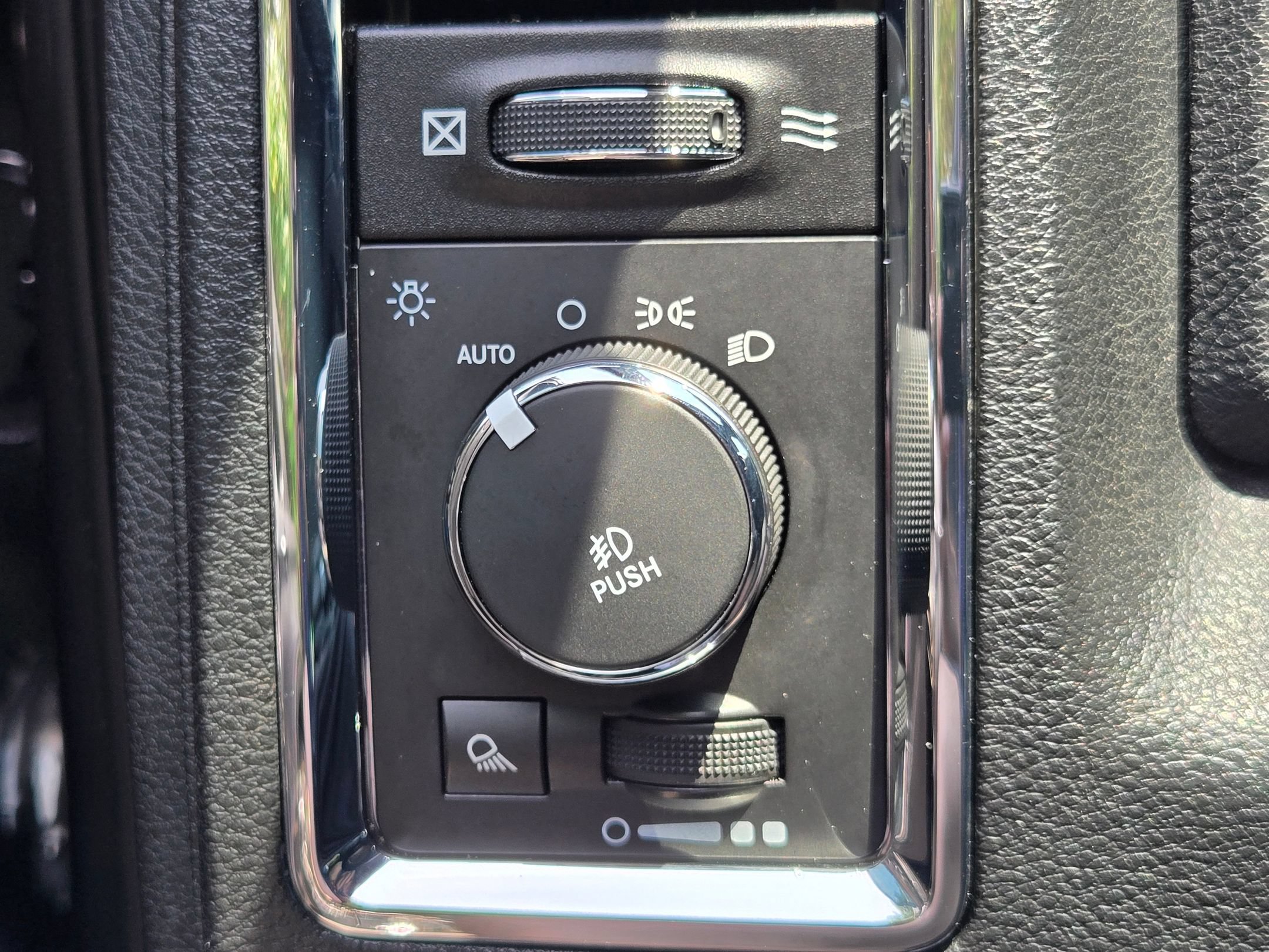 Used 2016 RAM 1500 Laramie w/ Convenience Group AWD/4WD image 25