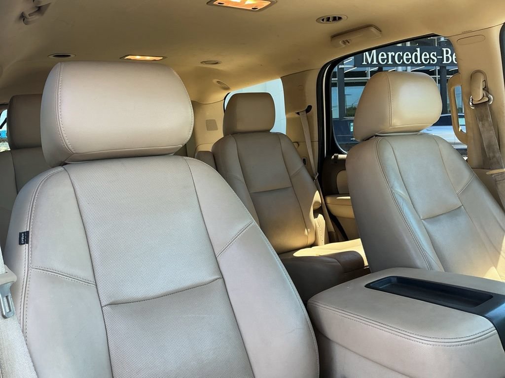 Used 2013 GMC Yukon SLT w/ SLT-2 Equipment Package AWD/4WD image 18