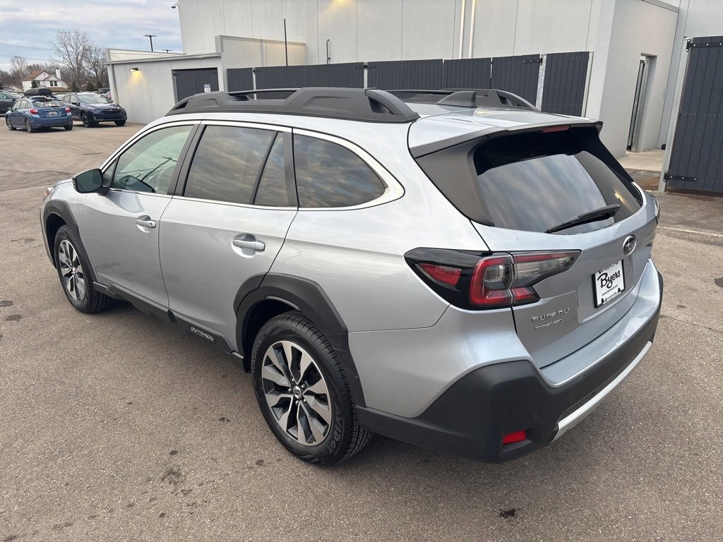 Used 2023 Subaru Outback Limited image 5