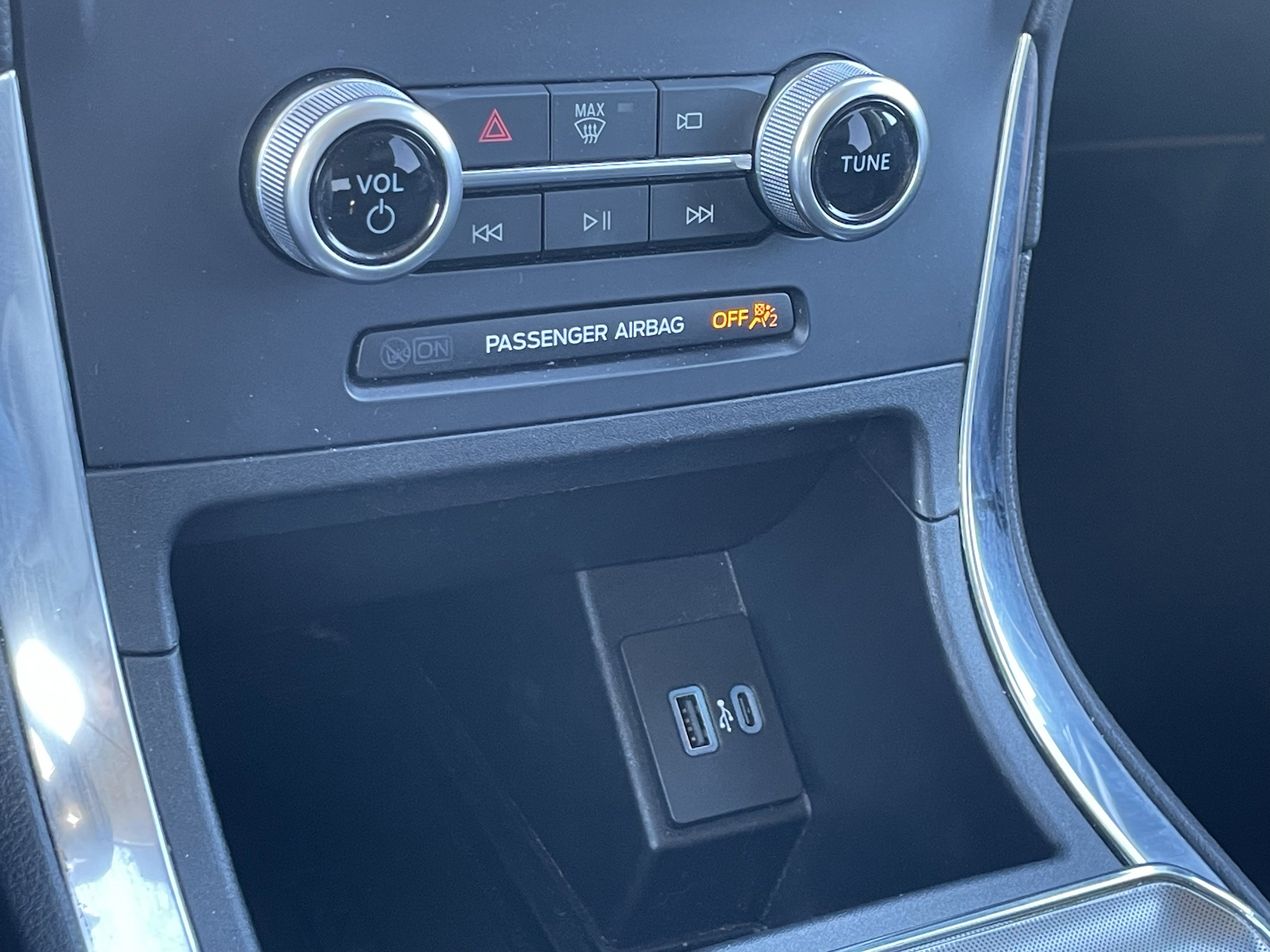 Used 2023 Ford Edge Titanium image 22