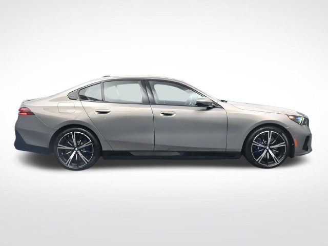 New 2027 BMW 550e xDrive AWD/4WD image 3