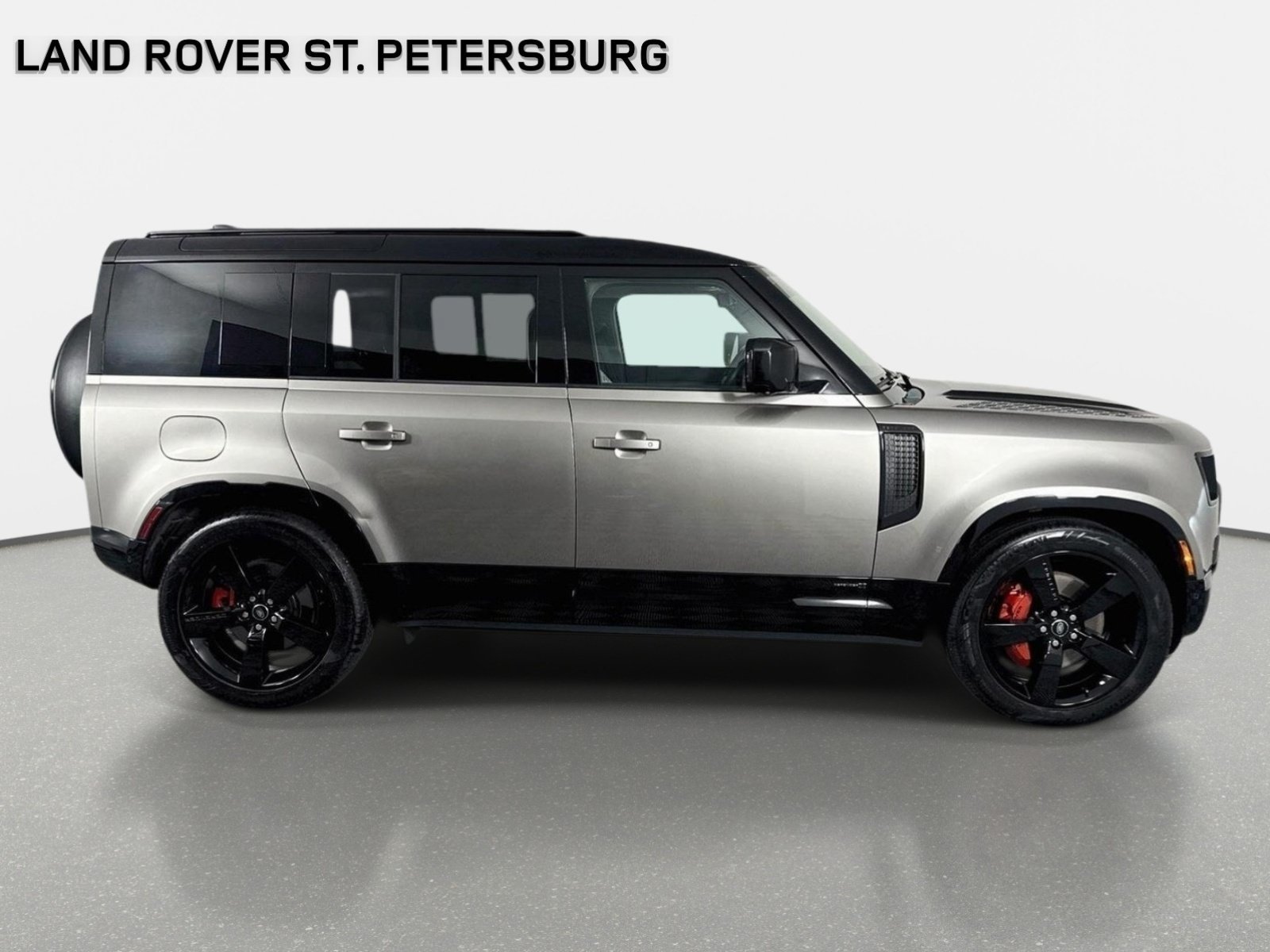 Used 2025 Land Rover Defender 110 X AWD/4WD image 4