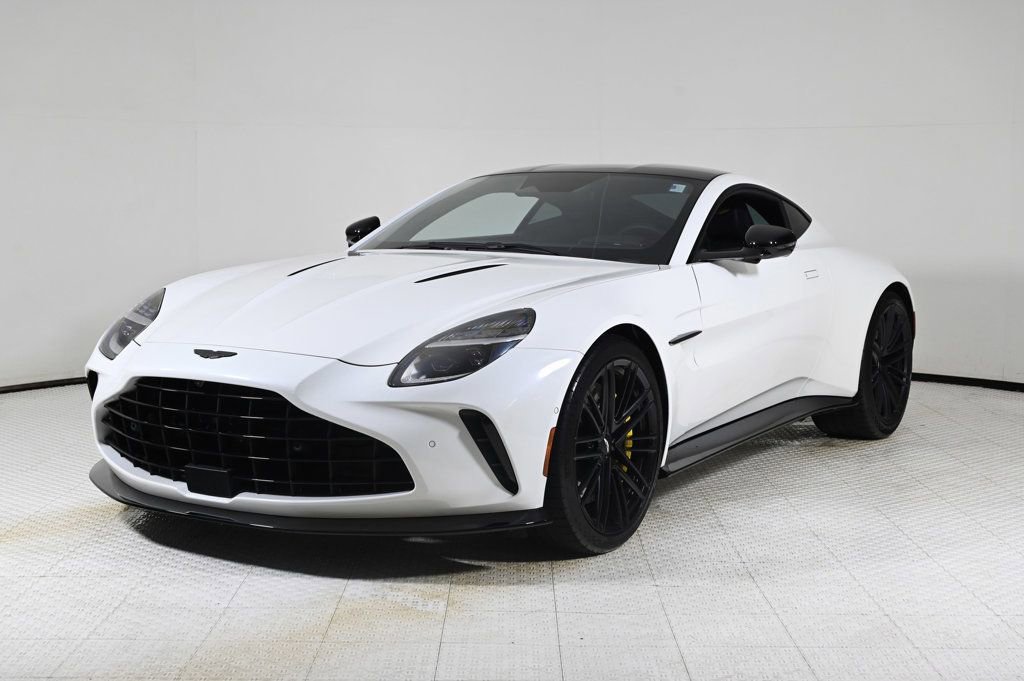 Used 2025 Aston Martin V8 Vantage Coupe image 14