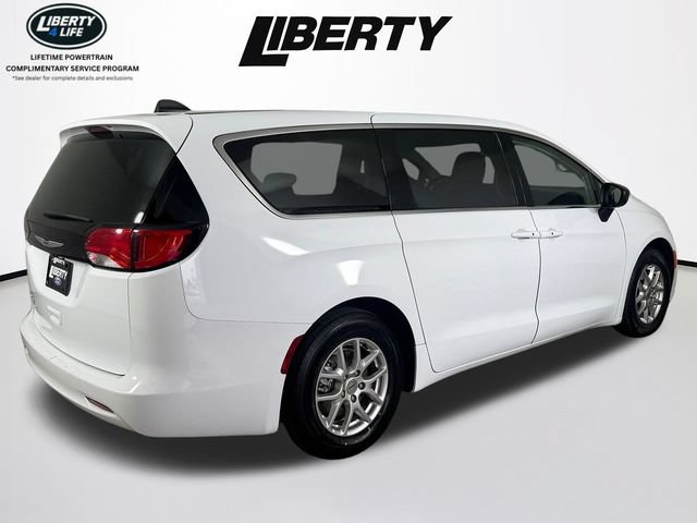 Used 2024 Chrysler Voyager LX FWD image 3