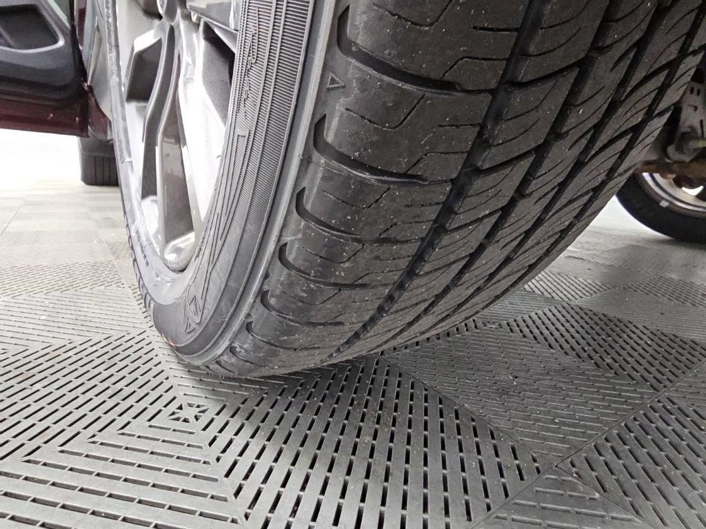 Used 2018 Ford Explorer XLT w/ Equipment Group 202A FWD image 47