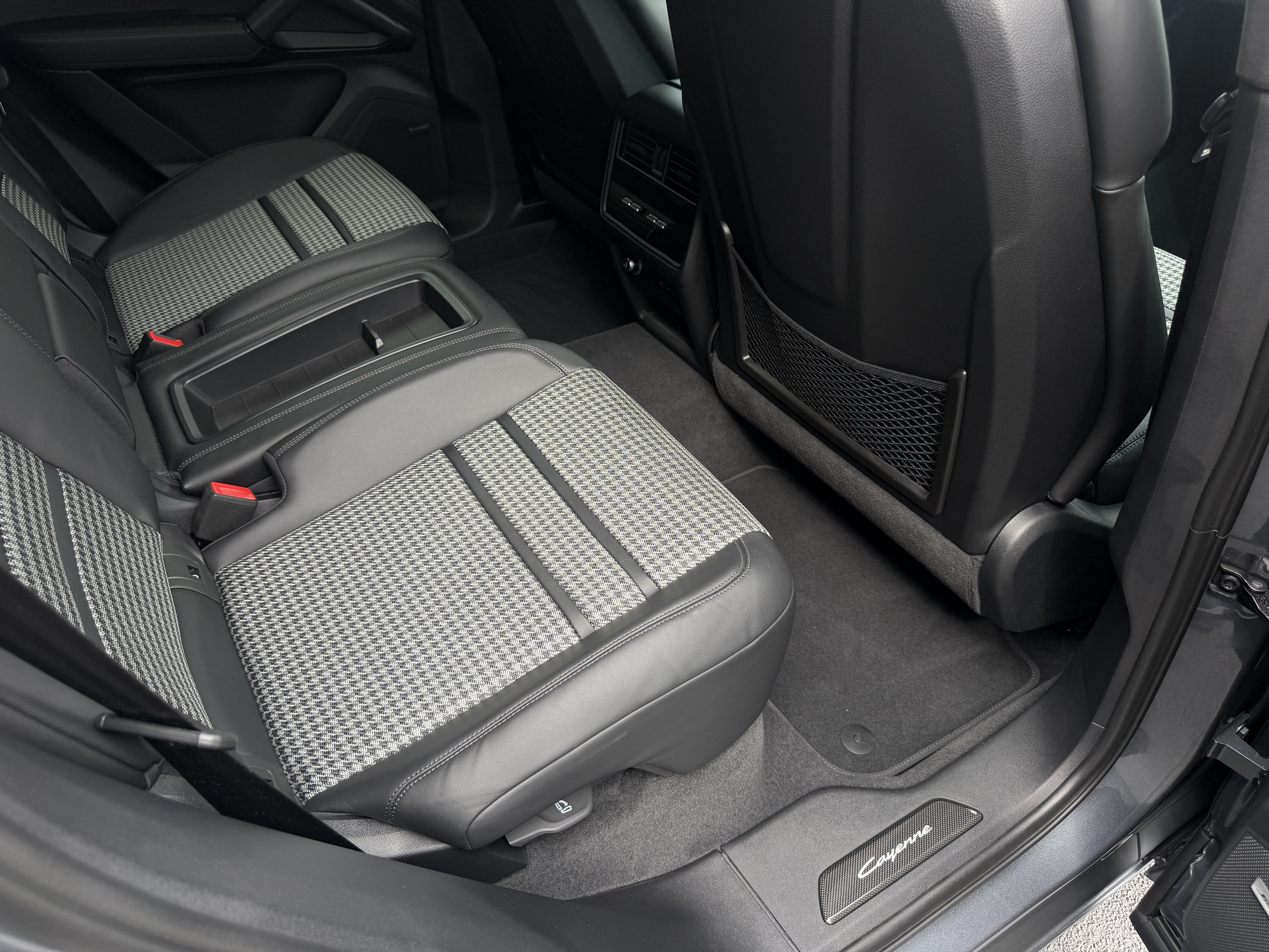 Certified 2026 Porsche Cayenne GTS AWD/4WD image 17
