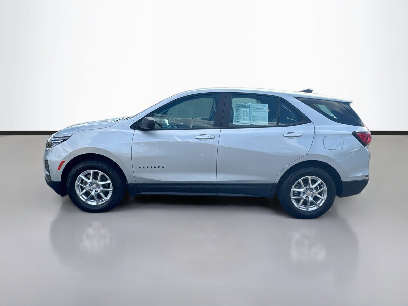 Used 2022 Chevrolet Equinox LS AWD/4WD image 4