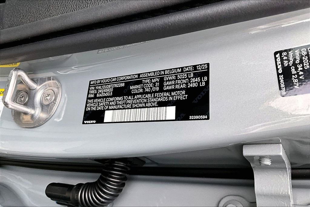 New 2026 Volvo XC40 B5 Ultra w/ Protection Package Premier image 8