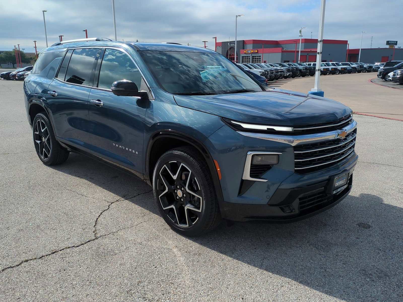 Used 2026 Chevrolet Traverse High Country w/ LPO, Floor Liner Package FWD image 2